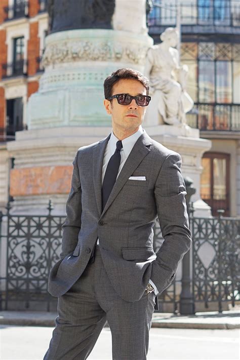 Grey Suit Outfit Ideas For Men Trong 2020
