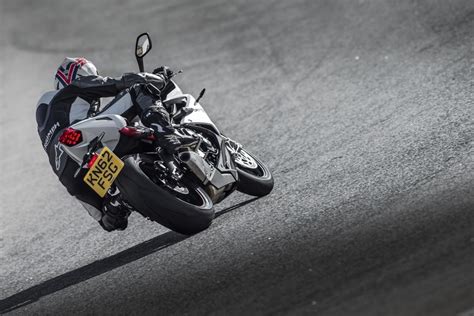 But a fully faired sports bike? 2014 Triumph Daytona 675R Review - Top Speed