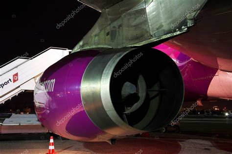 Wizz Air Airbus A320 Engine Stock Editorial Photo © Dragunov 123538420