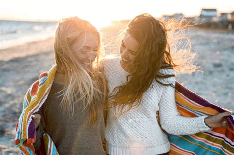25 Fun Photoshoot Ideas To Try With Your Best Friend