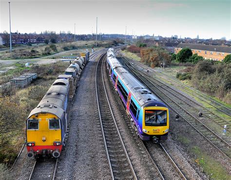 Passing Trains 20305 And 20304 Wait At Scunthorpe Trent Jun Flickr