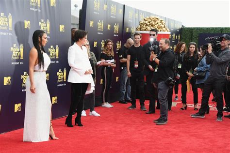 Kim Kardashians Outfit Mtv Awards 2018 Popsugar Fashion Uk