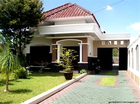 Sukses berkarier di ibu kota, mereka melakukan renovasi huniannya yang berada di kampung halaman. Rumah Bagus | Gallery Taman Minimalis