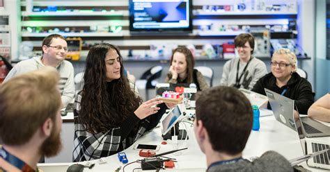 Todo lo que necesitas para hacer triunfar tu proyecto online. Degree Apprentices - working for the tech sector - IBM ...