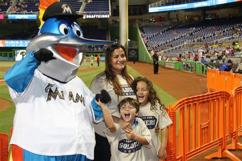 Ten Signs Youre A Miami Marlins Fan Miami New Times