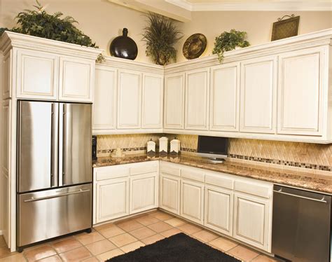 Creating A Beautiful Look Above Your Kitchen Cabinets Kitchen Cabinets