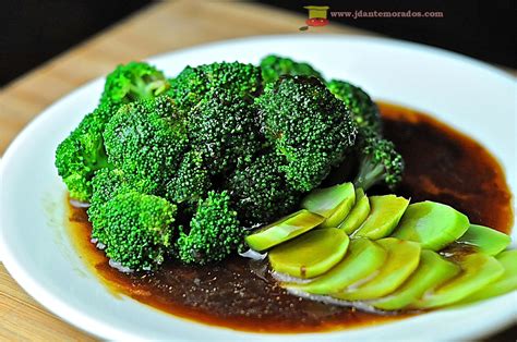 Blanched Broccoli In Garlic Oyster Sauce Thefoodcriticme