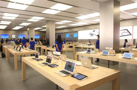 Prodotti apple, apertura ve storia hakkında 1624 ziyaretçi ziyaretçiden 207 fotoğraf gör. L'apertura del nuovo Apple Store a Roma - Il Post