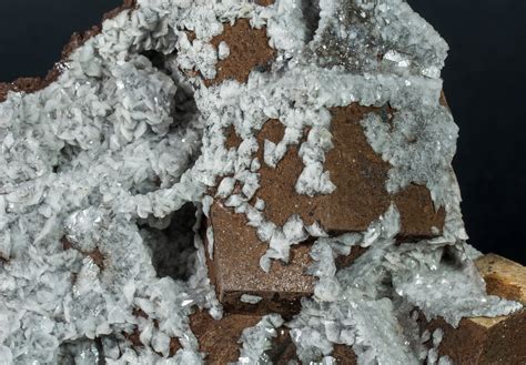 Dolomite Variety Fe Bearing Dolomite With Calcite Iron Mines Of