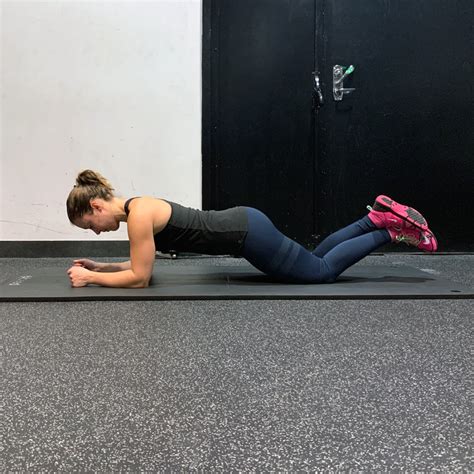 How To Do Kneeling Plank Muscles Worked And Proper Form Strengthlog