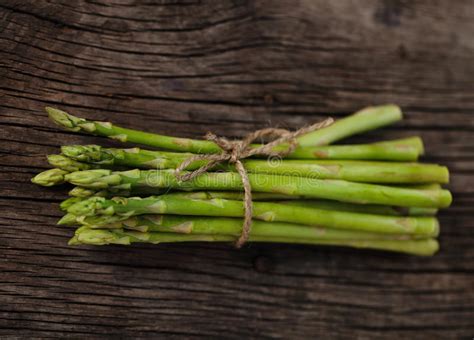 Bunch Of Fresh Green Asparagus Spears Stock Image Image Of Bundle