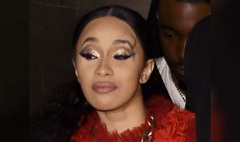 Cardi B Faces Jail Time Turn Herself In To Police For Strip Club Fight Urban Islandz