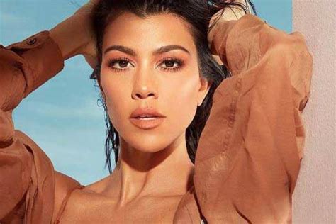 Kourtney Kardashian Presume Su Figura En Un Bikini Fucsia A La Orilla Del Lago Publimetro México