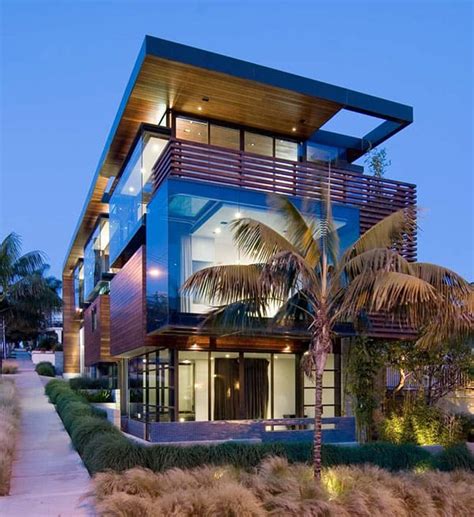 Modern Wood And Glass Beach House In California