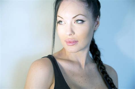 Angelina Jolie Lookalike Veronika Black Says Her Looks Scare Men Off