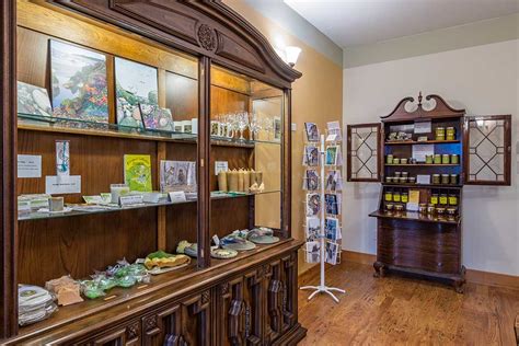 Check spelling or type a new query. Facilities at Kiwi Cove Lodge on Vancouver Island, BC