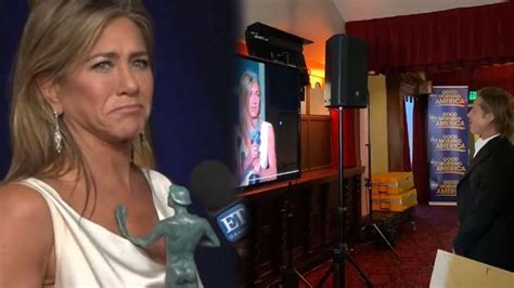 Watch Jennifer Aniston Reacts To Brad Pitt Crying During Her Sag