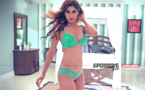 Karishma Sharma Lot Of Sex In Ragini Mms Returns But Don