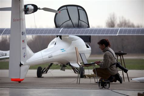 World's First Fully Solar Powered Plane Takes Flight With 2 Passengers ...