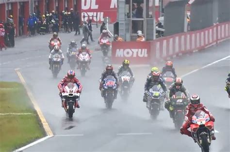 Hujan Mengguyur Babak Warm Up Motogp Jepang Trio Ducati Keroyok Marc Marquez