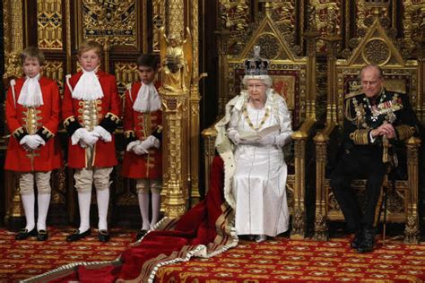 Queen Elizabeth Preparing To Abdicate Throne And Make Prince Charles King Of England Face Of