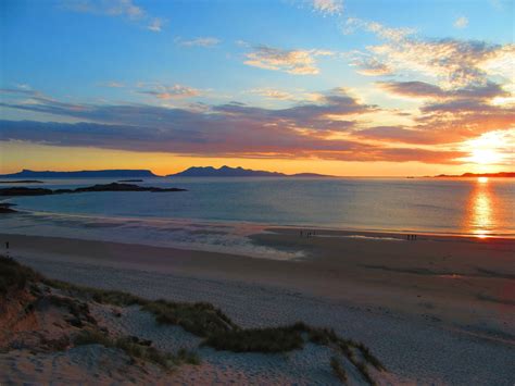 We have arisaig wharf , cafes,and sandy beaches only 5 mins drive from camper. Camusdarach Beach (Silver Sands)