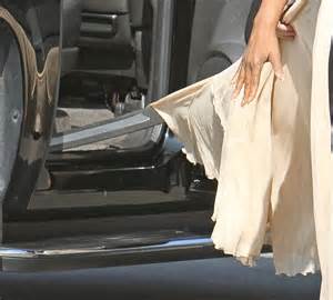 Oprah Winfrey Snags Her Cream Chiffon Skirt As She Gets Out Of Her Suv At The Film Independent