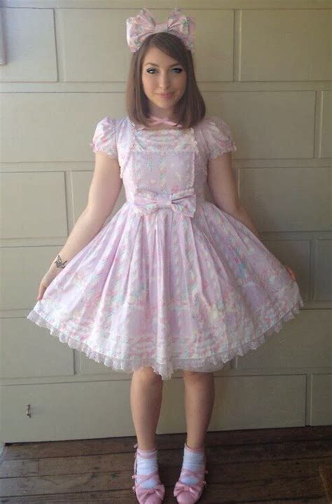 Fantastic Little Sissy Boy Really Pretty And Dainty With This Light