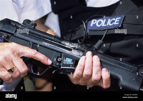Armed Police With Machine Guns Of The Metropolitan Police London