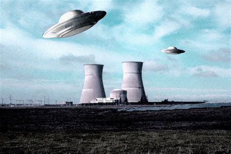 A seguito dell'ondata di avvistamenti di oggetti volanti non identificati (ovni) del 1978, l'allora presidente del consiglio giulio andreotti designò l'aeronautica militare quale organismo istituzionale. Vague de drones - L'hypothèse OVNI plane sur les centrales