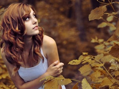 The Woman Is Scared In The Woods Of Autumn Wallpapers And Images