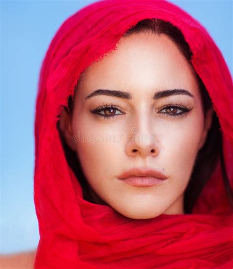 Schönes Arabisches Frauenporträt Stockfoto Bild Von Mädchen Modern 78006274