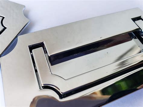 It's now available in thirteen standard lengths as well as in a beefier profile dp3/dr series for use on a door. Clearance Handles - Campaign Hardware