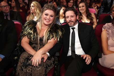 Liederreise mit melodien aus aller. Kelly Clarkson and Family at the 2017 American Music Awards | POPSUGAR Celebrity Photo 3