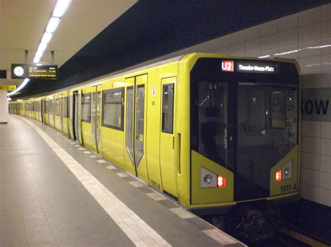 U2 experience live in berlin. Berlin: Die U2 nach U-Bahnhof Theodor-Heuss-Platz im S+U ...