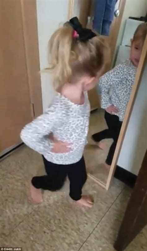 Babe Girl From Michigan Gives Herself An AMAZING Pep Talk In Front Of Mirror Daily Mail Online
