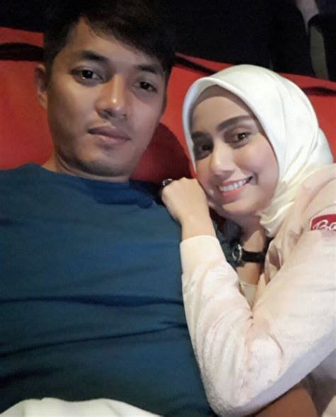 Beliau dikenali menerusi watak lakonannya sebagai yuhanis dalam drama hati perempuan di tv3. 'Berkongsi Gambar Dengan Suami Adalah Normal' - Mia Ahmad ...