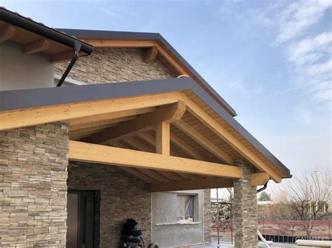 Il tetto in legno non fa eccezione. capriata in legno con lattoneria | Legno, Design esterno ...