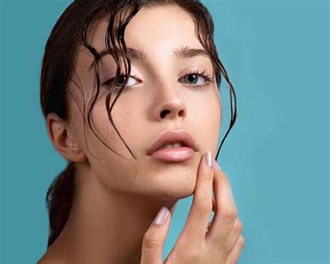 Makeup Ingredients To Avoid If You Have Dry Skin