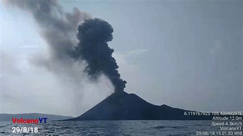 Anak Krakatau Before After Tsunami 29818 30122018 Youtube