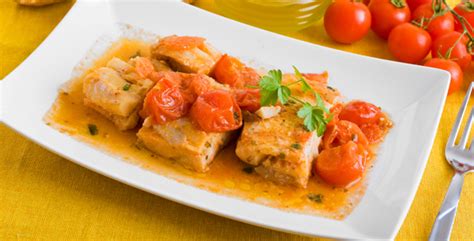 Bacalao con nata, tradicional portugués, buñuelos de bacalao portugueses ingredientes: Bacalao con tomate - Revista VIDASANA