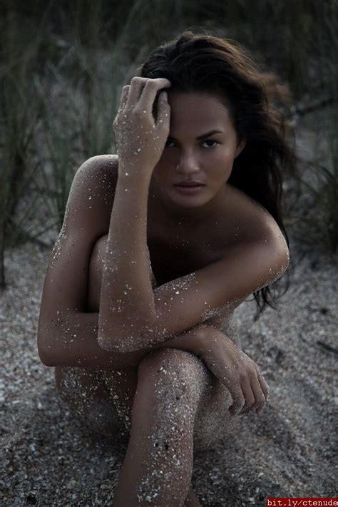 Chrissy Teigen Nude Showing Off Her Vagina Again Pics