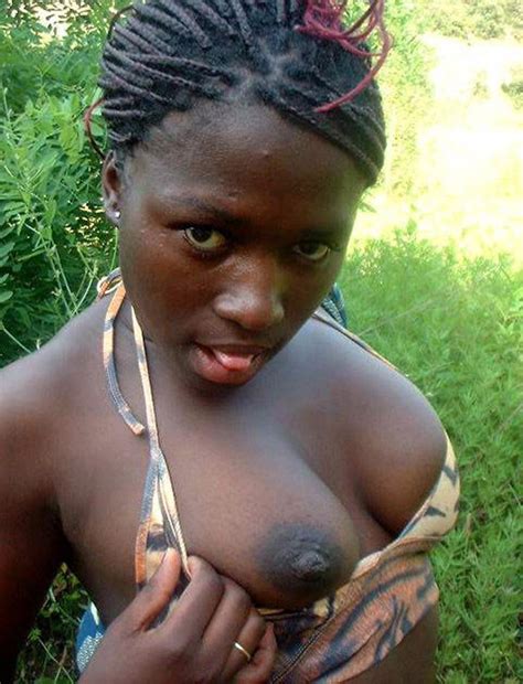 Jeune Africaine Noire De Ans Exhibe Un Sein Porno Black