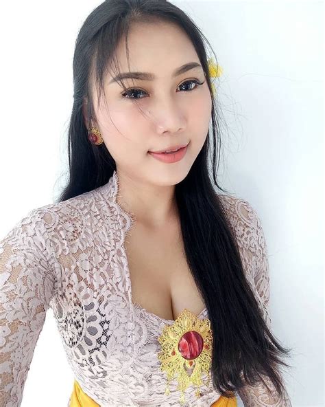 Pin Oleh Warga Sipil Di Bali Di 2020 Wanita Wanita Cantik Wanita Terseksi