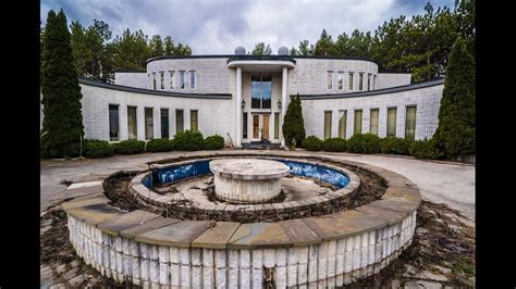 ABANDONED DRUG DEALERS MANSION - YouTube