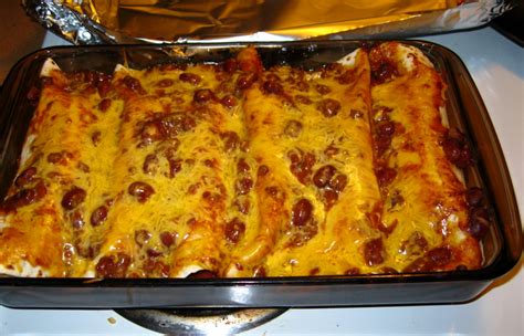 What goes with chili for a dinner party? Chili Dog Casserole - Quick and Easy - Foodgasm Recipes