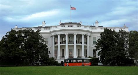 Uno de los símbolos más icónicos de los estados unidos es la casa blanca, donde reside el presidente de ese país y su familia. Los recovecos de la Casa Blanca: así será el nuevo hogar ...