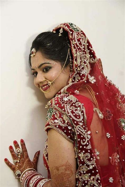 Desi Bride Dulhan Desi Bride Dulhan Crown Jewelry Nose Ring Indian Fan Girl Beauty Fashion