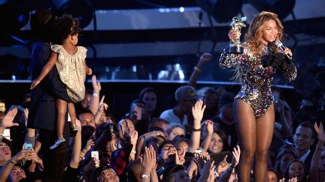 Vmas 2014 Blue Ivy Takes The Stage Miley Grows Up Cnn