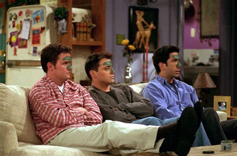 It lasted for over ten seasons and, during that time, the six friends experienced a series of marriages, divorces. Die Freunde finden ein neues Zuhause: „Friends" nur noch ...